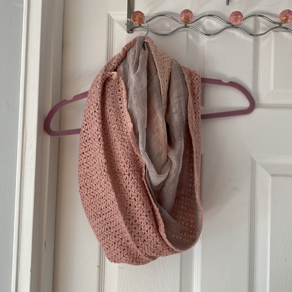 2 new infinity scarves & 2 new scarves -smoke free home - Picture 2 of 5